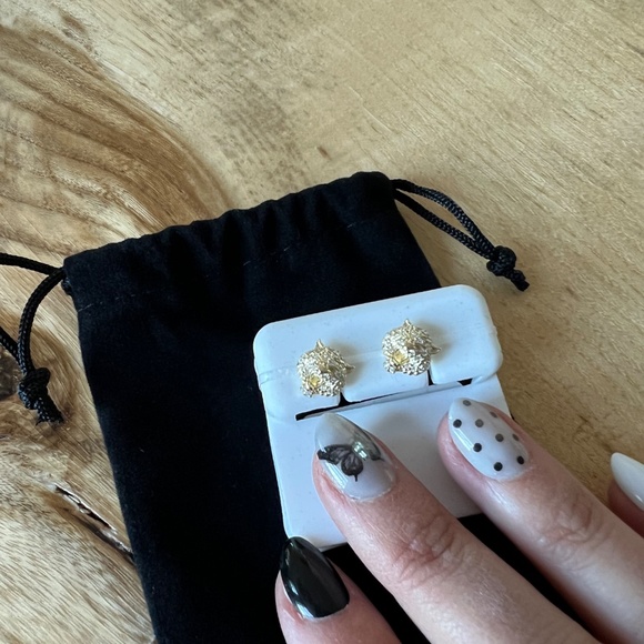 Moissanite Tiger Head Earrings .28 CTW, VVS D Color – 925 Silver, gold plated - Picture 7 of 7